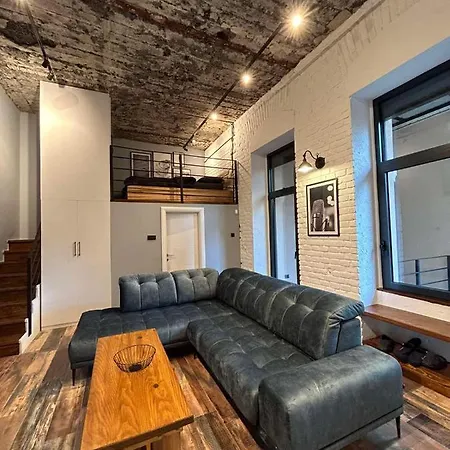 Hotel Industrial Studio