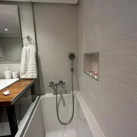 Industrial Studio Hotel *